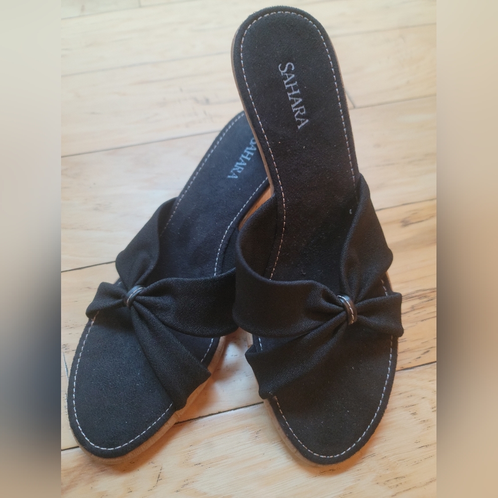 Sahara wedge sandals/ size 8.5/ Excellent Pre-owned Condition! Very cute!